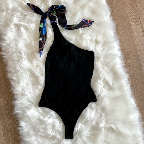 Lulu’s Size S One Shoulder Satin Ribbon Bodysuit - Picture 2 of 9